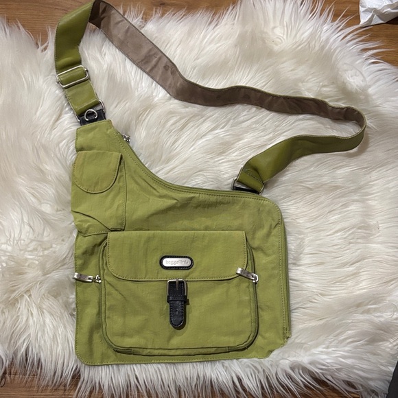 Baggallini Green Messenger Bag - Picture 1 of 4